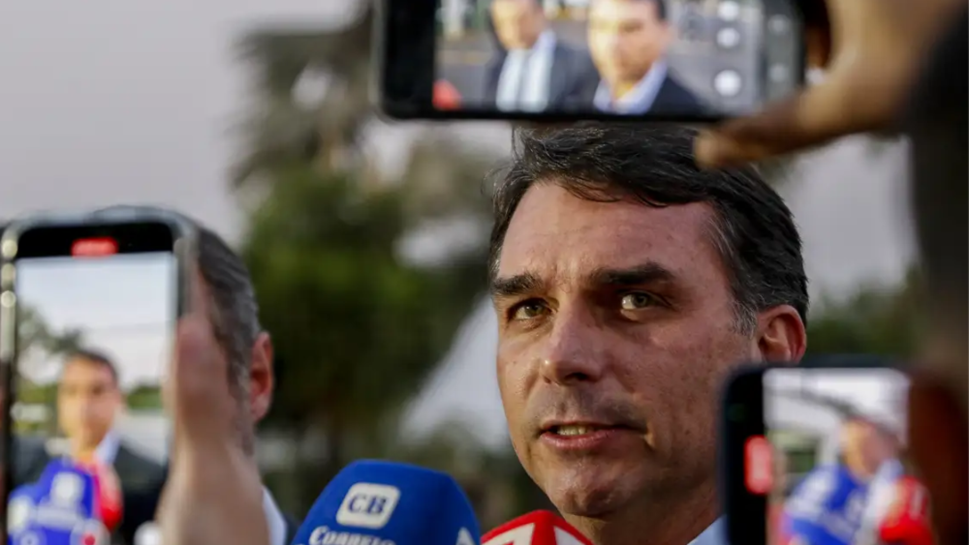 que o deputado teve o mandato cassado por excesso de faltas na C&acirc;mara e ai