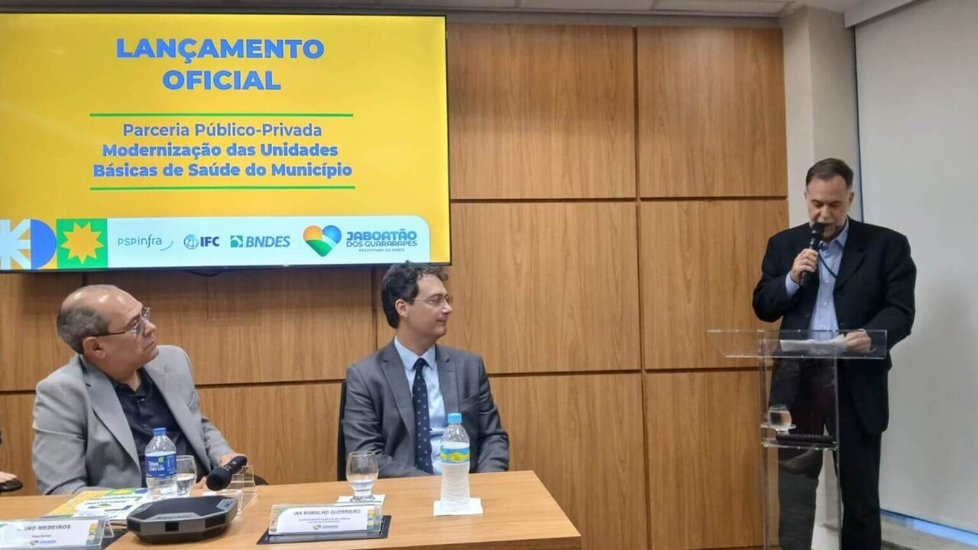 ation), braço do Banco Mundial para projetos, o empreendimento prevê a construçã