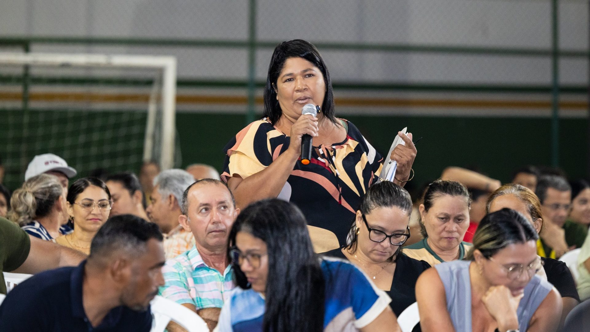 te público e investimentos sociais dominaram as falas da população. A sessão iti