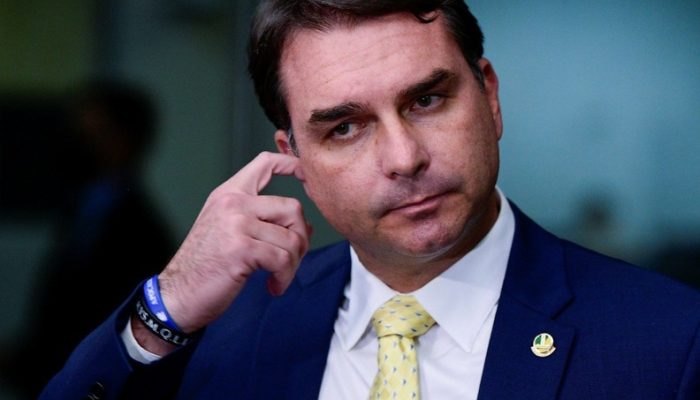 Na Rua Imperial, após o Viaduto Joana Bezerra e próximo à Secretaria da Fazenda (RECIFE)