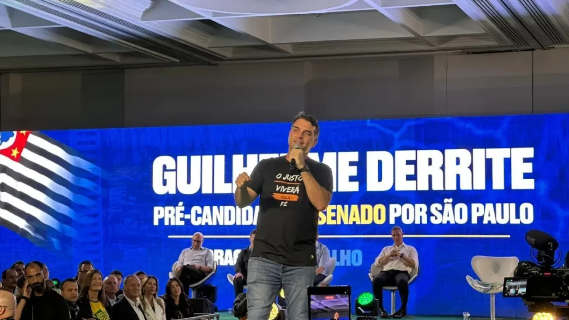 Na Rua Imperial, após o Viaduto Joana Bezerra e próximo à Secretaria da Fazenda (RECIFE)