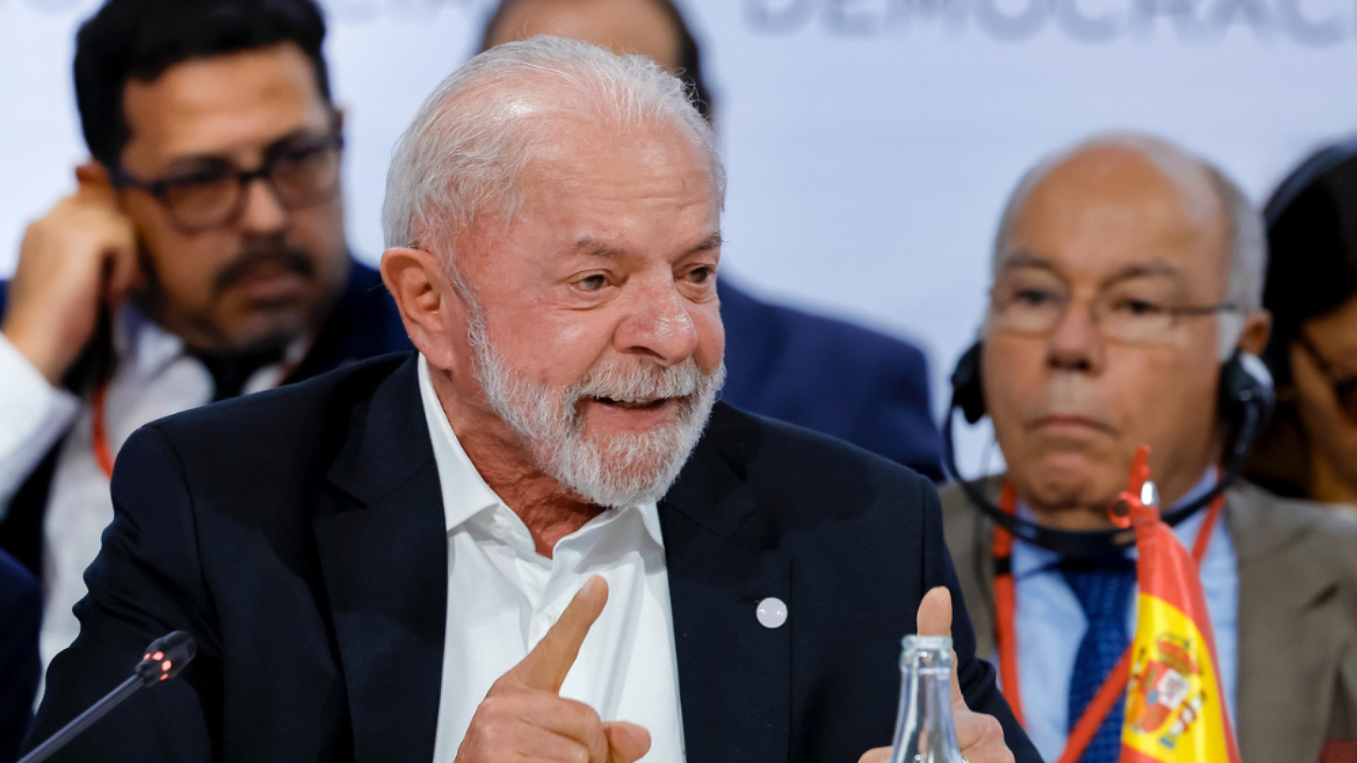 aliados da fam&iacute;lia Bolsonaro, mas tamb&eacute;m por pol&iacute;ticos de c