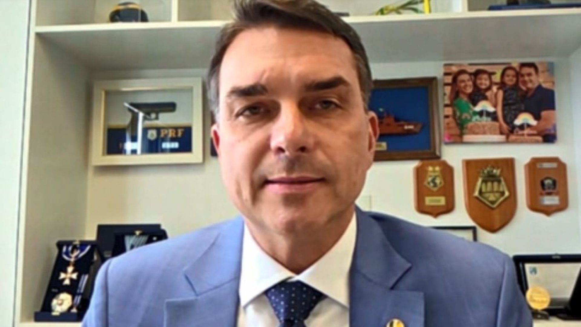 pesquisa irregular e, subsidiariamente, por divulga&ccedil;&atilde;o de pesquisa