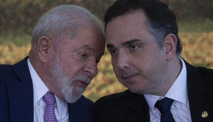 Os presidentes da República, Luiz Inácio Lula da Silva, e do Senado, Rodrigo Pacheco, durante cerimônia no Palácio do Planalto, em junho de 2023