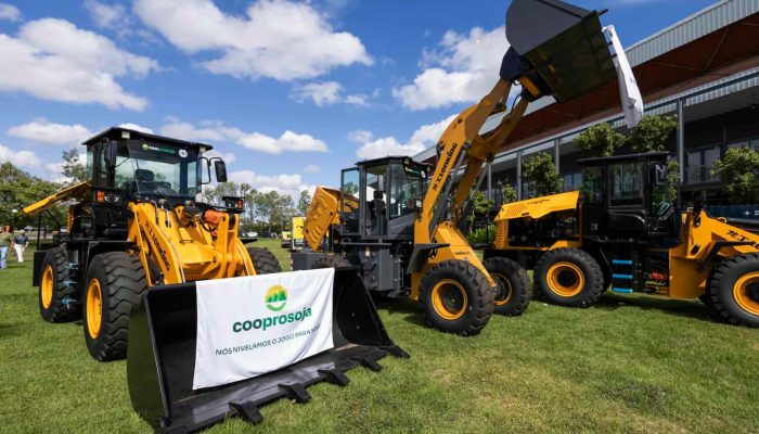 Compra cooperativa de máquinas agrícolas impulsiona acesso a produtores
