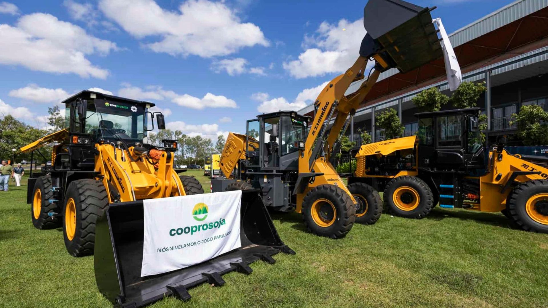 Compra cooperativa de máquinas agrícolas impulsiona acesso a produtores