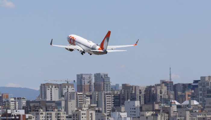 dia em maio, quando comparado com o mesmo período do ano passado. As aéreas esti