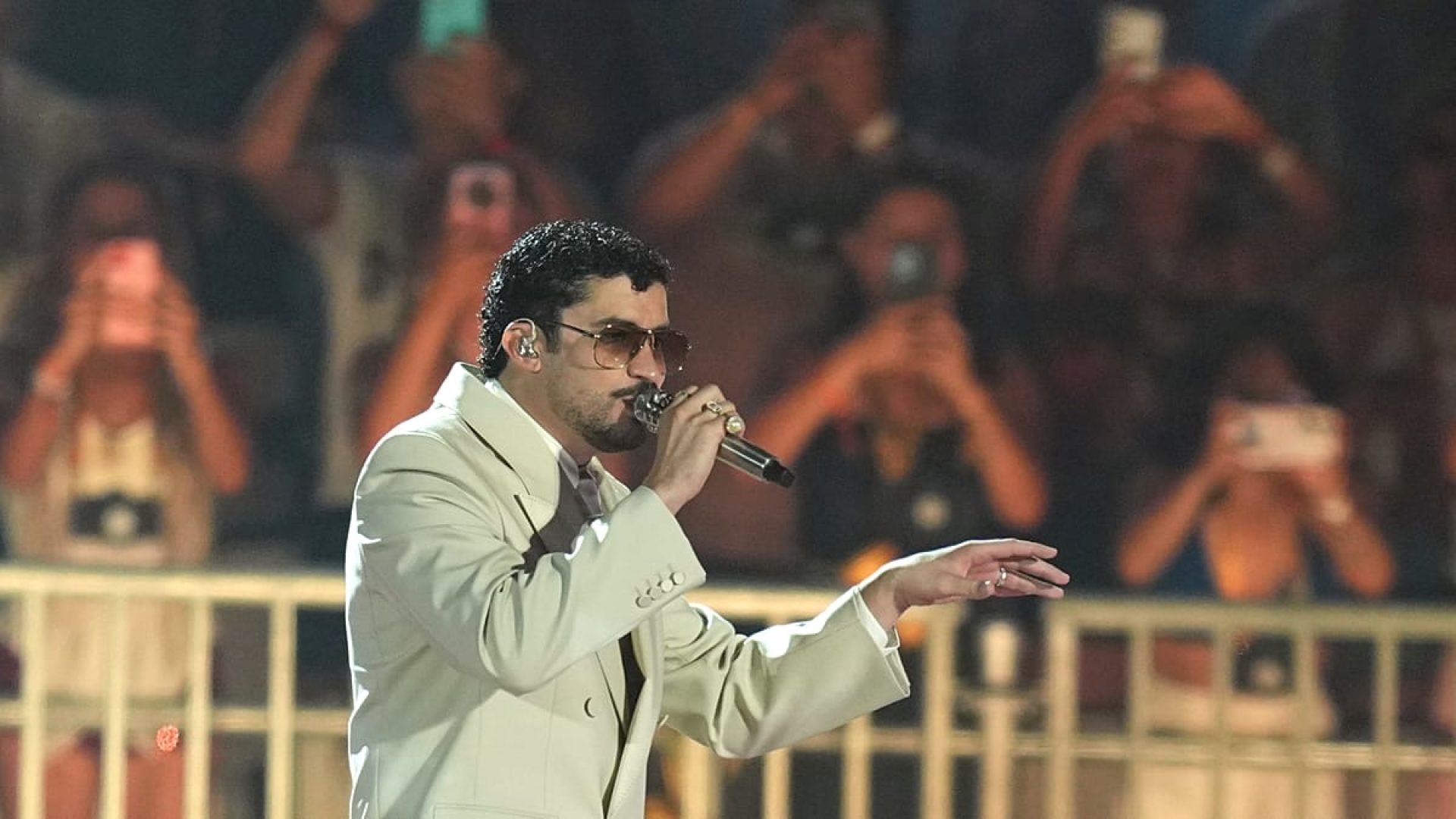Espanha: Bad Bunny chega a Barcelona e inicia a maior digress&atilde;o do ano