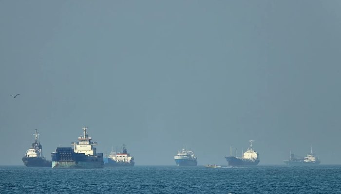 Ir&atilde;o cobra taxas por "servi&ccedil;os de navega&ccedil;&atilde;o" no estreito de Ormuz
