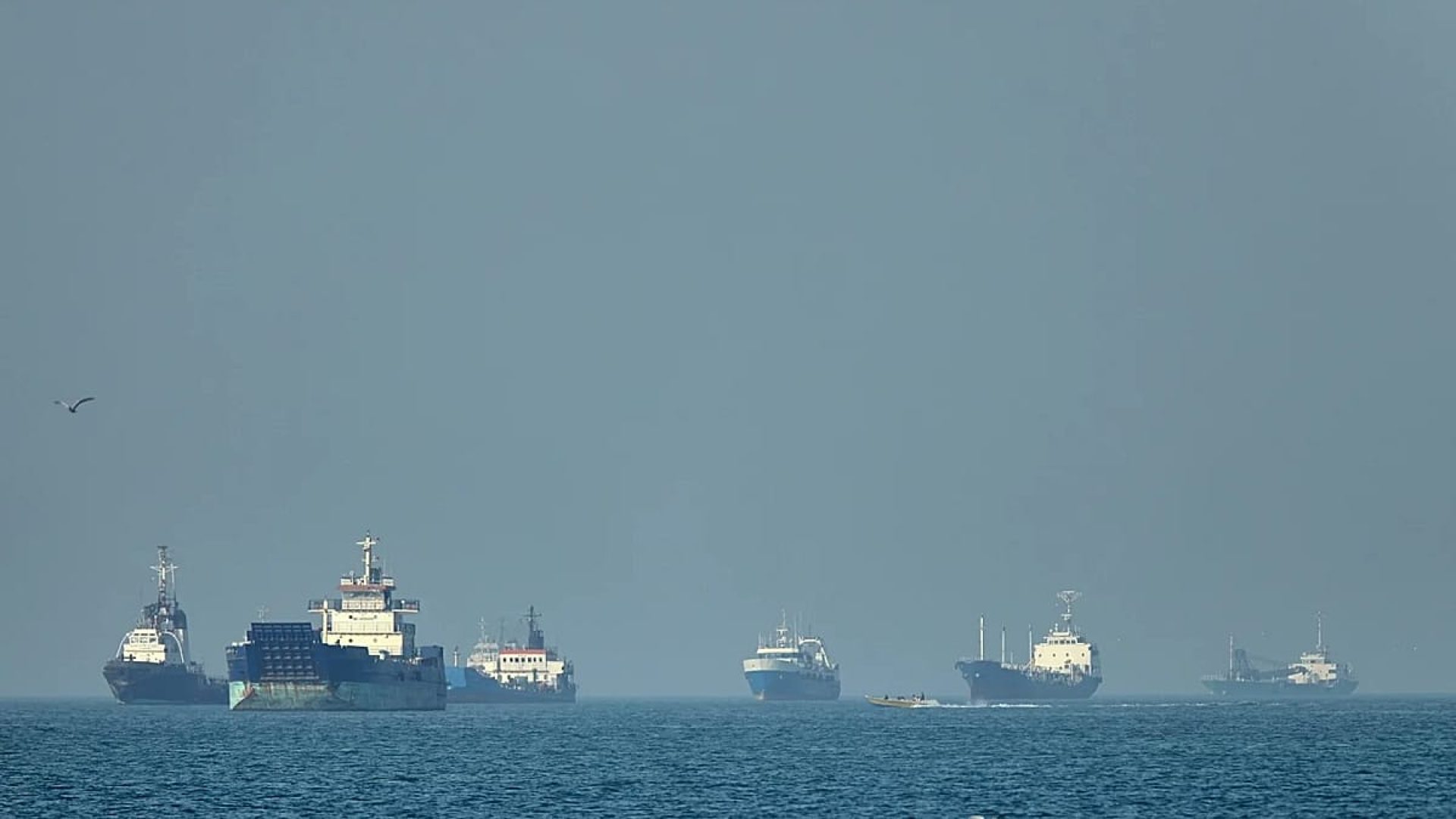 Ir&atilde;o cobra taxas por "servi&ccedil;os de navega&ccedil;&atilde;o" no estreito de Ormuz