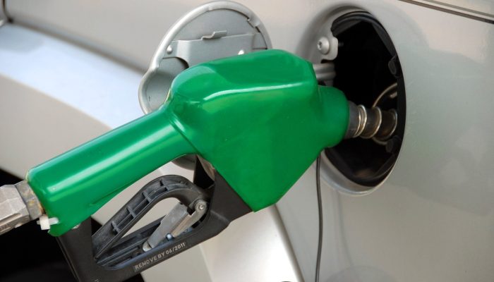 tadores de gasolina e diesel rodoviário. A medida busca reduzir os impactos do a