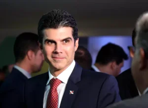 Por