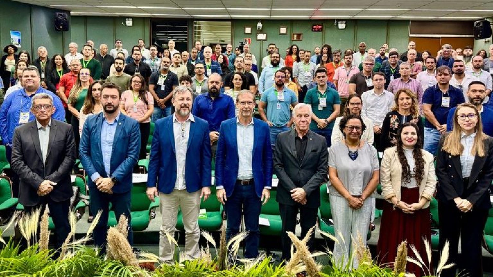 tos da região são o principal eixo para exportação de milho e soja em grãos e pa