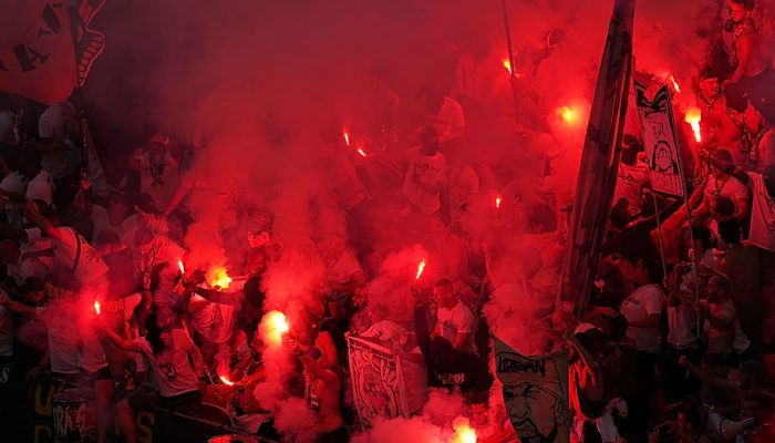 Adeptos do PSG festejam em massa ap&oacute;s triunfo na Liga dos Campe&otilde;es