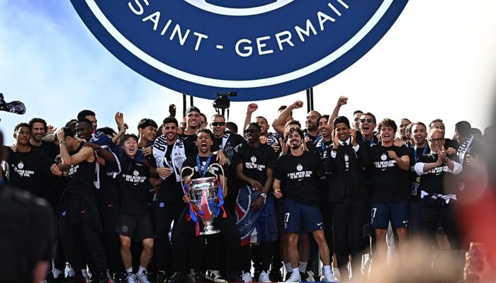 PSG vence Liga dos Campe&otilde;es: jogadores e adeptos encerram festa no Champ de Mars