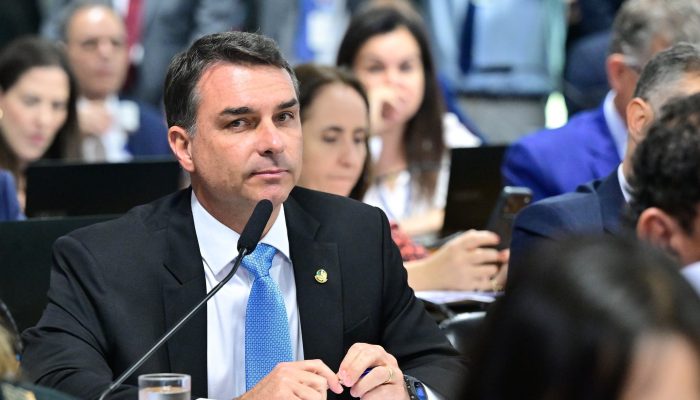 exemplo, o PT gastou 224 mil reais e o PL, 75 mil. No último mês, foram 1,3 milh