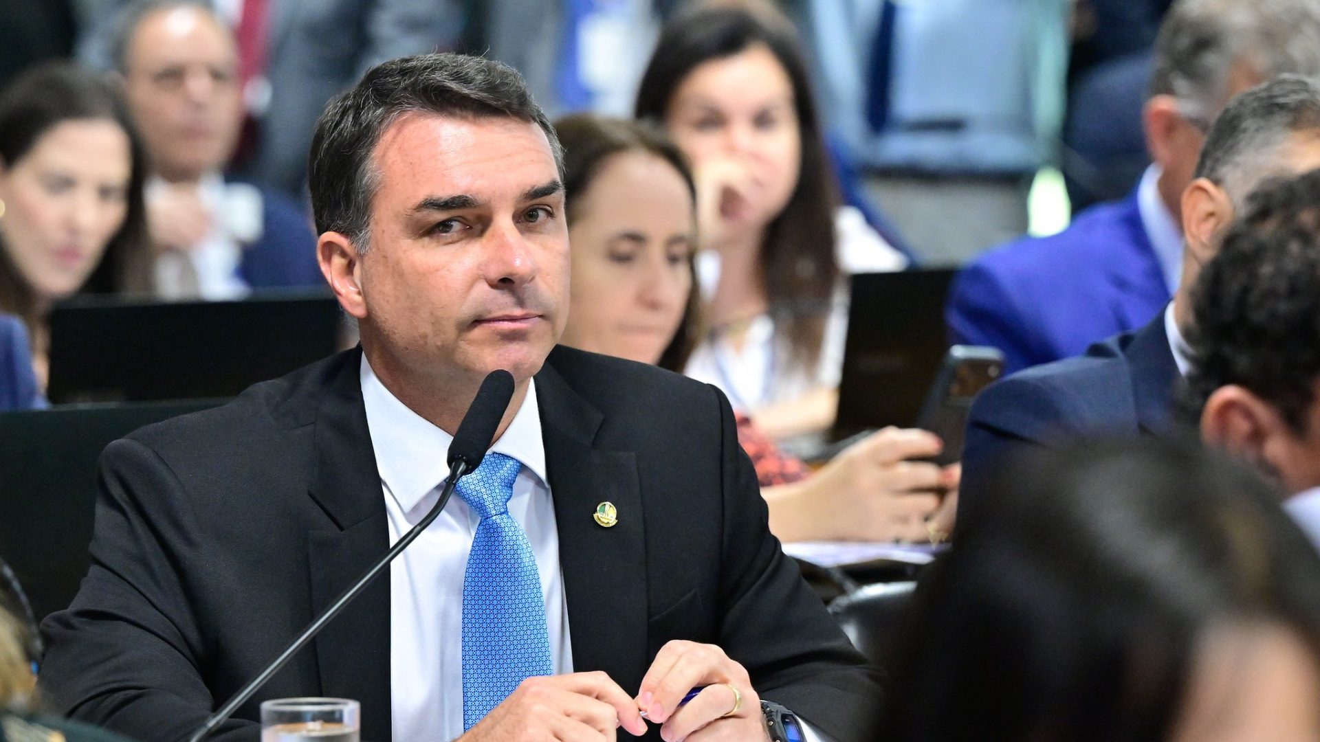 exemplo, o PT gastou 224 mil reais e o PL, 75 mil. No último mês, foram 1,3 milh