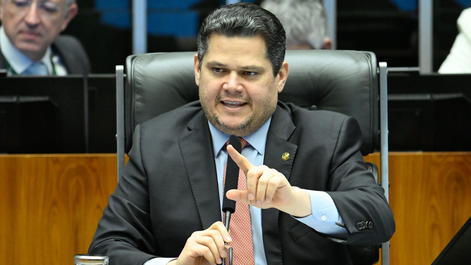 alterações na PEC do fim da escala 6×1 , o presidente do Senado, Davi Alcolumbre