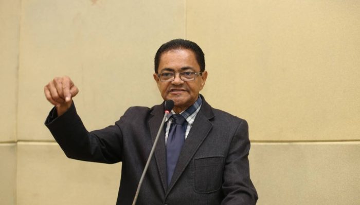 volta das 19 horas, quando Miguelito retornava sozinho de uma reunião. Logo após