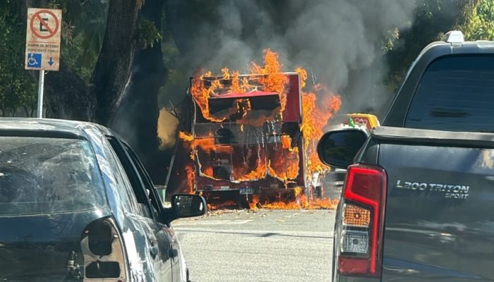 um incêndio de frente para a Praça Duque de Caxias, centro da Marabá Pioneira. O