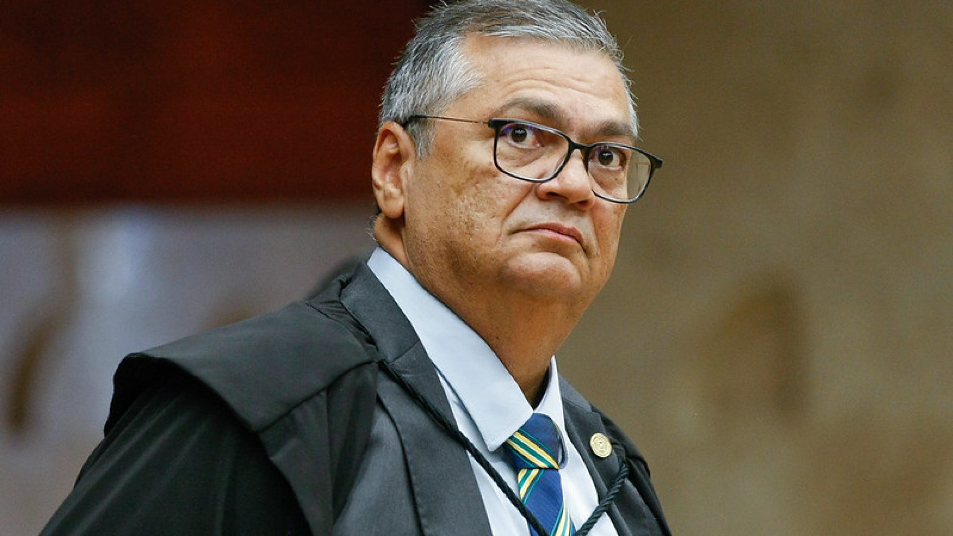 voto popular, e não na Assembleia Legislativa, como ocorre nas situações em que