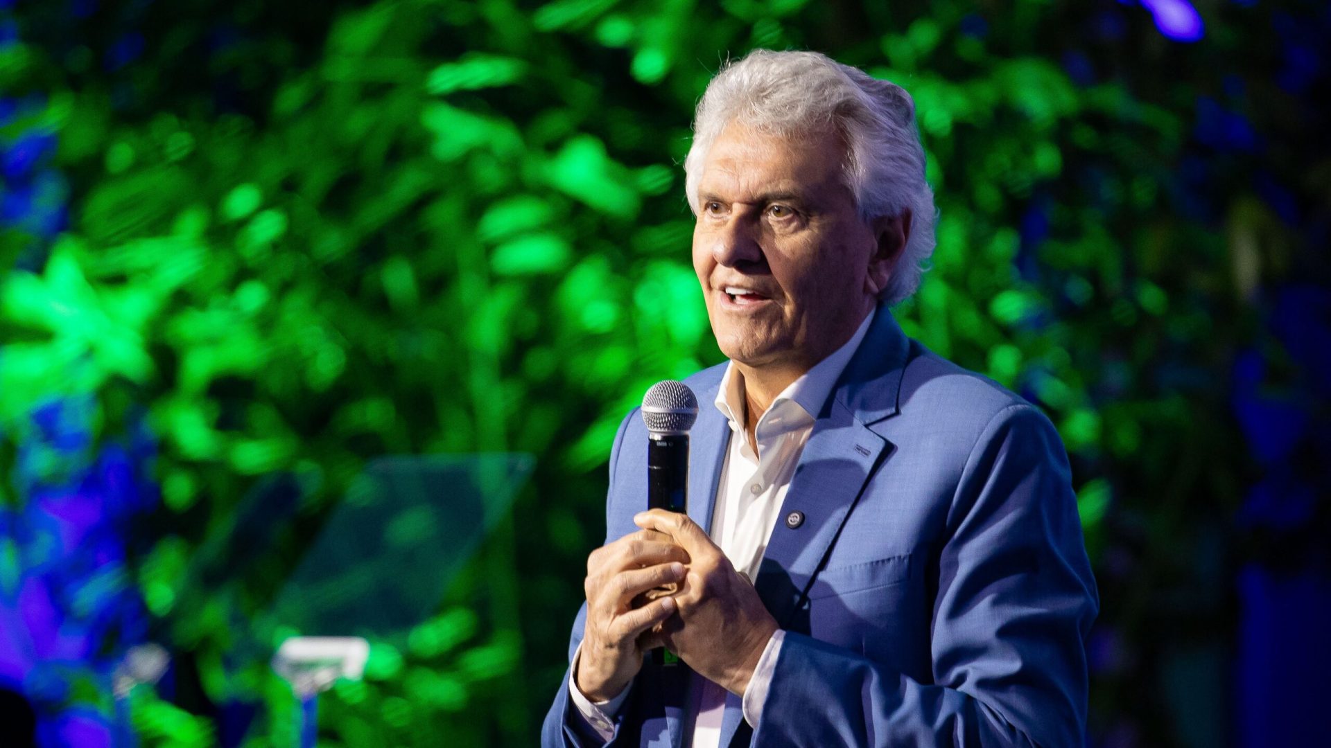 Ronaldo Caiado exige clareza de Flávio Bolsonaro sobre vínculo com Daniel Vorcaro em cenário eleitoral