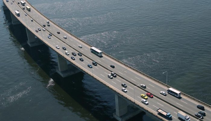 monitoramento contínuo, com inspeções visuais, análises de engenharia e avaliaçõ