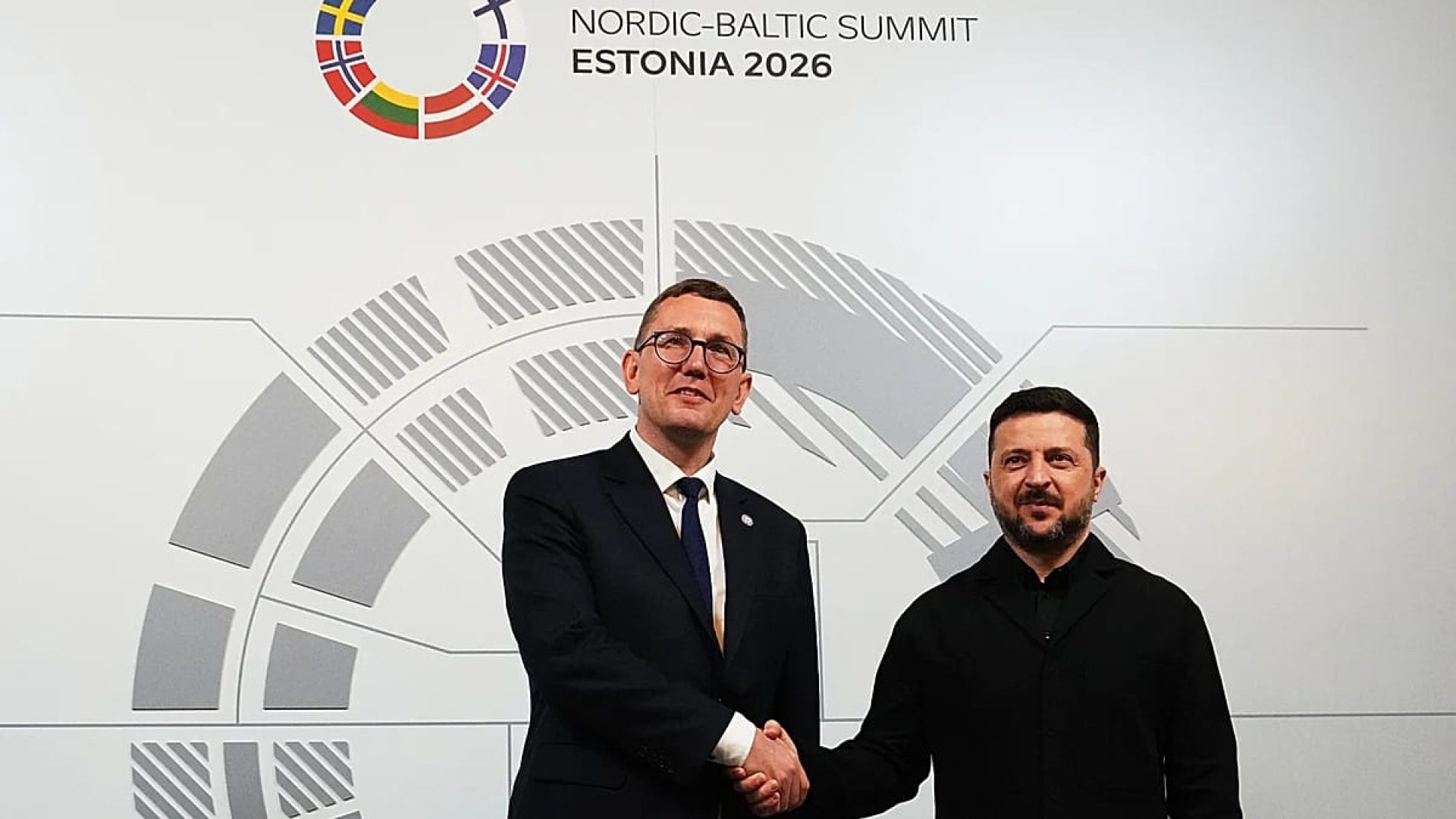Friedrich Merz, Volodymyr Zelenskyy, Keir Starmer e Emmanuel Macron à porta do número 10 de Downing Street, em Londres, 7 de junho de 2026 AP Photo