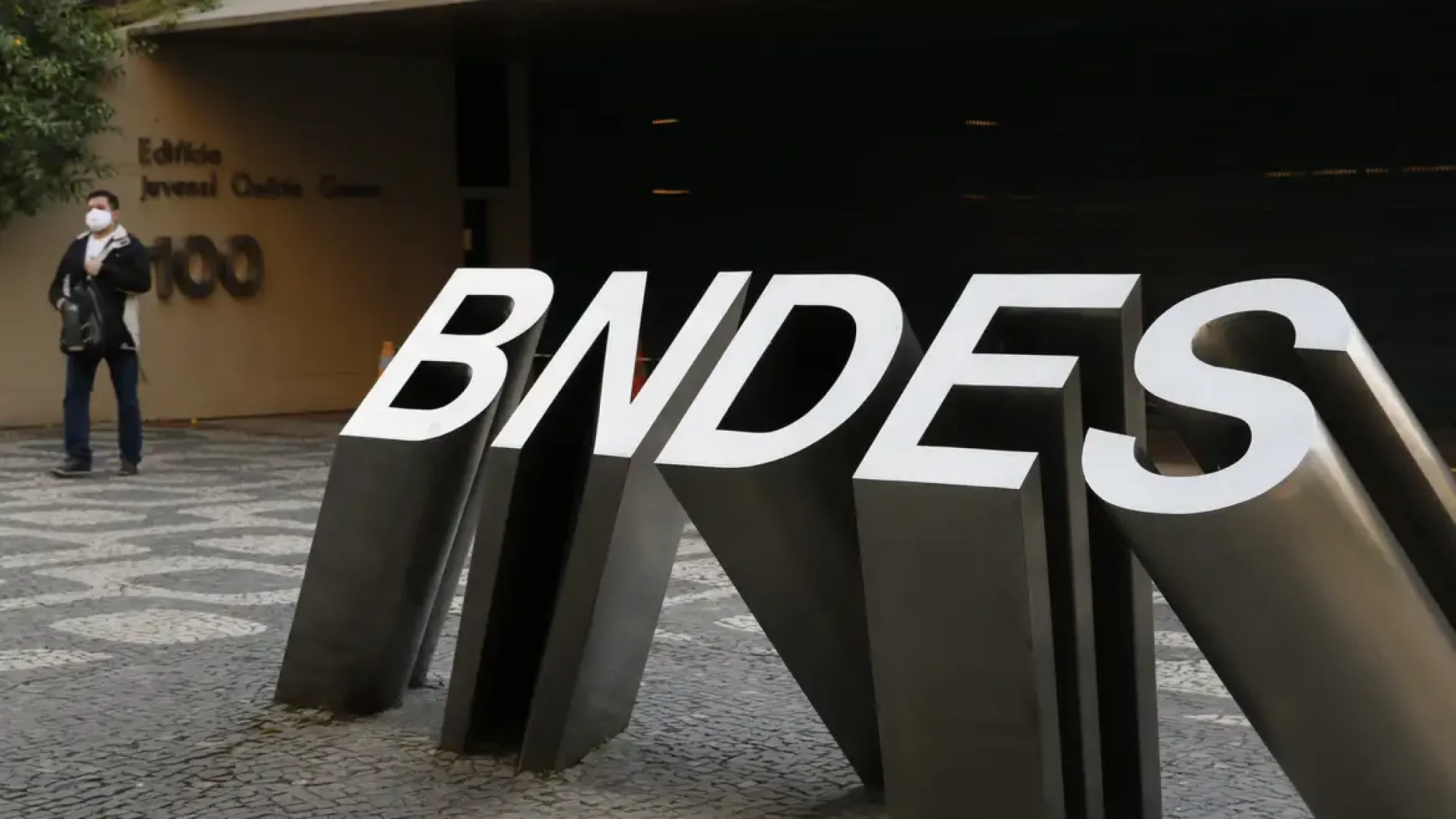 para-empreendedores-rurais-e-empresas-durante-a-bahia-farm-show/">BNDES apresentou soluções de crédi