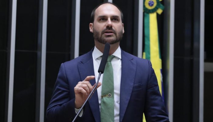 tal Brasil Paralelo e frisou sua indignação quanto aos laços entre Flávio e Dani