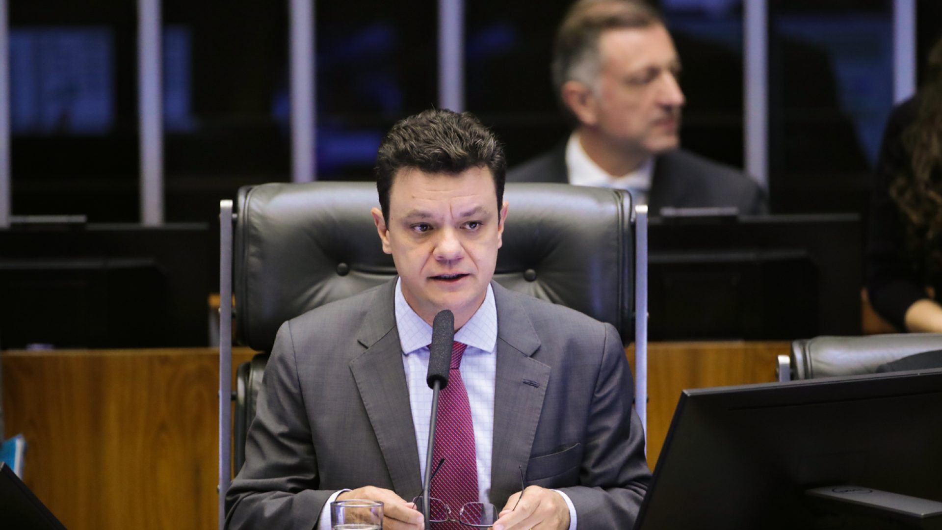 prejuízos dos cofres públicos, 560 denúncias e uns poucos pedidos para que conte