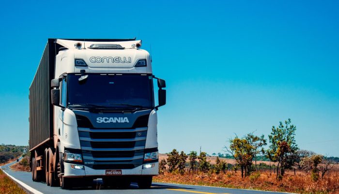 te rodoviário de cargas. Além disso, a medida reforça a obrigatoriedade do regis