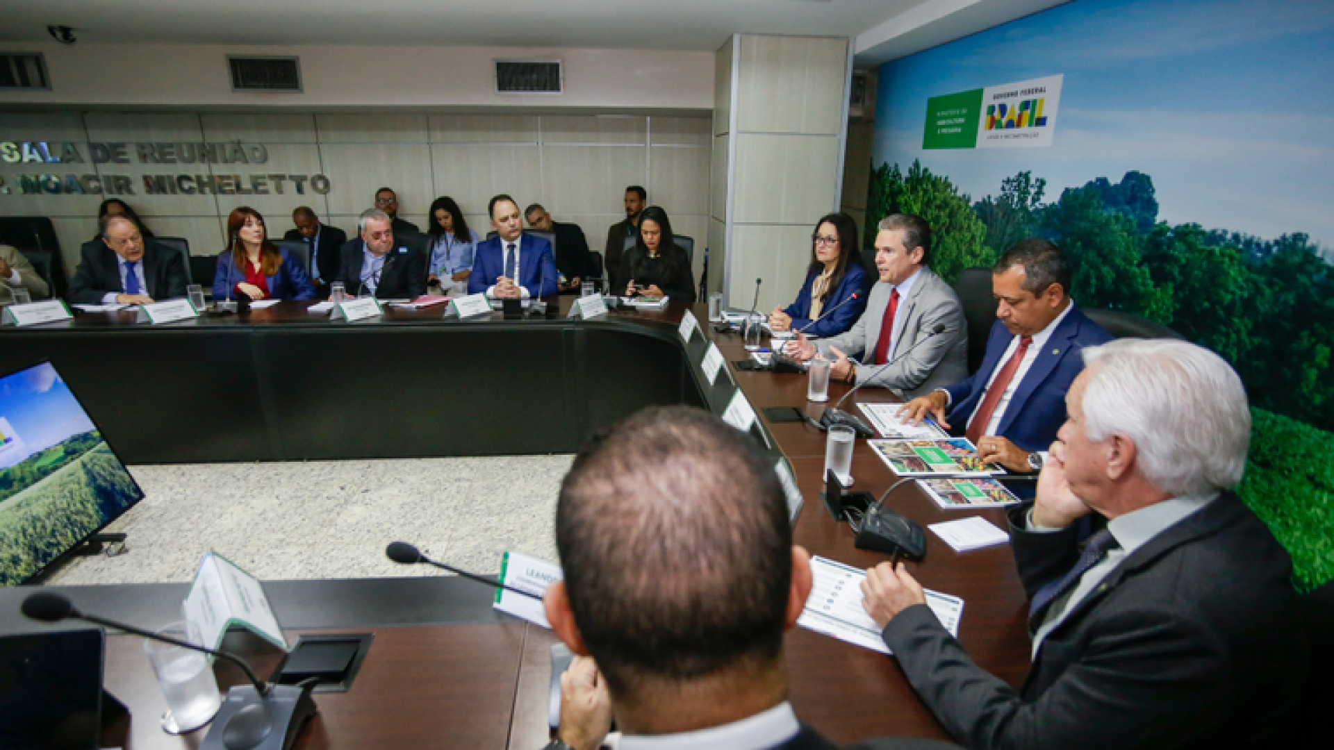 Ministério e setor produtivo unem forças por soluções no agronegócio nacional