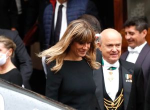 Esposa do PM de Espanha vai a julgamento. Juiz manda Bego&ntilde;a G&oacute;mez entregar passaporte
