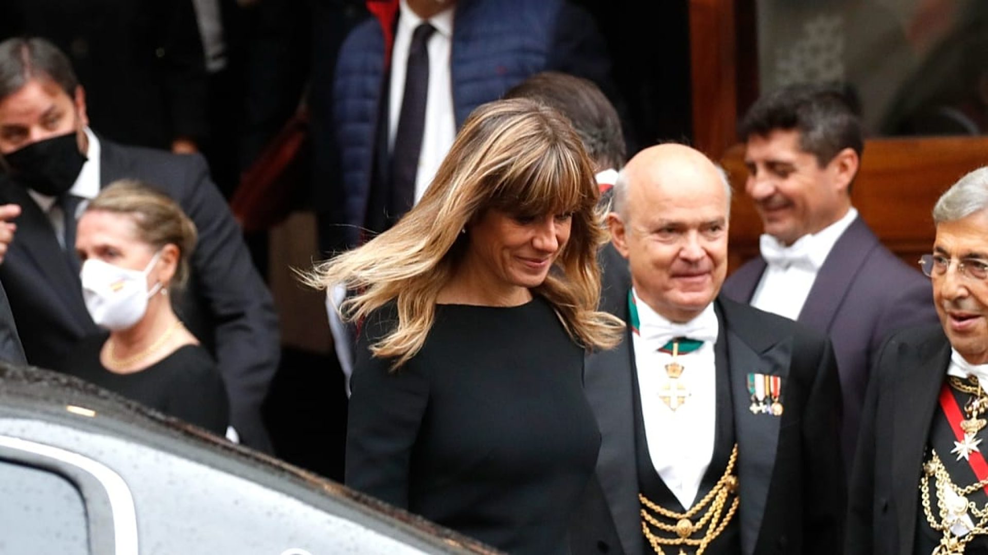 Esposa do PM de Espanha vai a julgamento. Juiz manda Bego&ntilde;a G&oacute;mez entregar passaporte