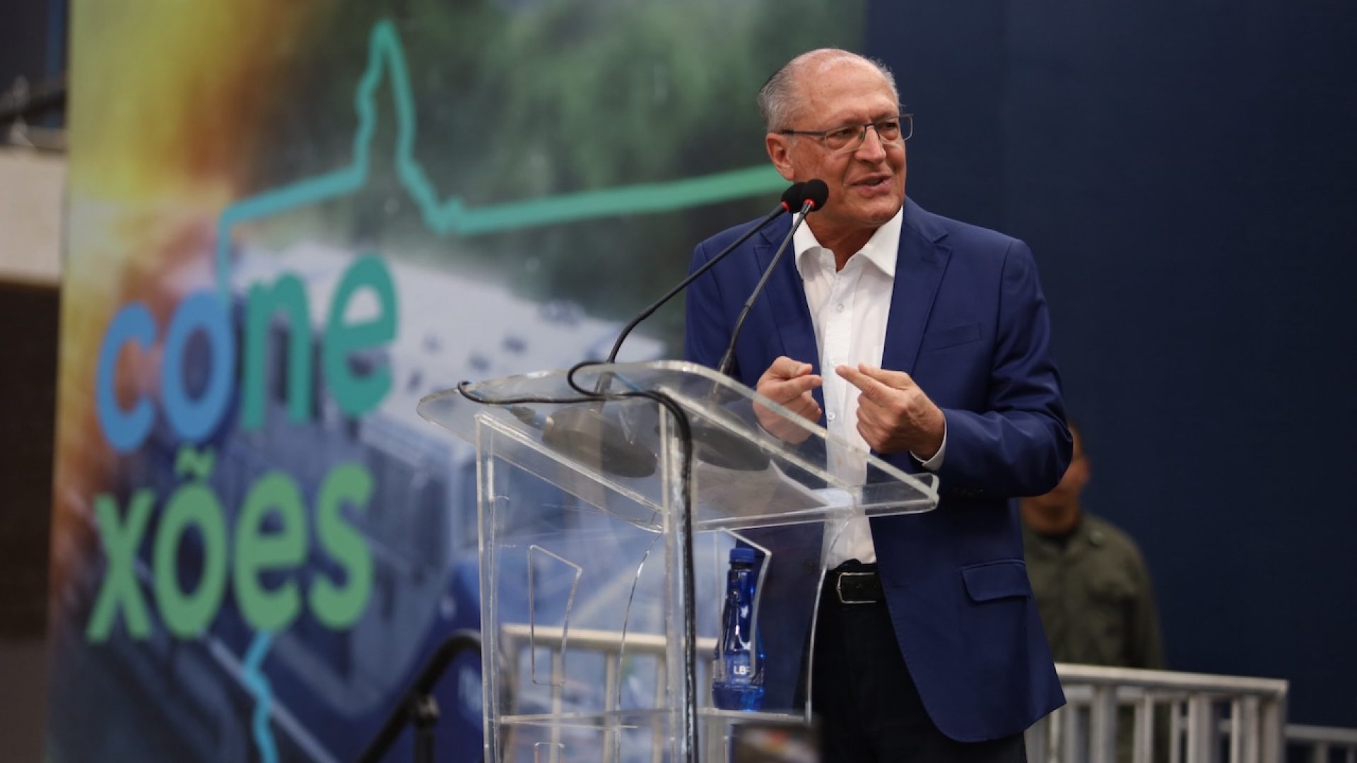 tes, George Santoro, e pelo vice-presidente da República, Geraldo Alckmin, duran