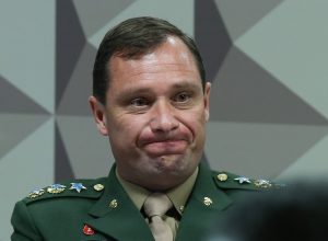 15 dias. Depois, tentou um novo adiamento, mas o pedido foi negado pelo Exército