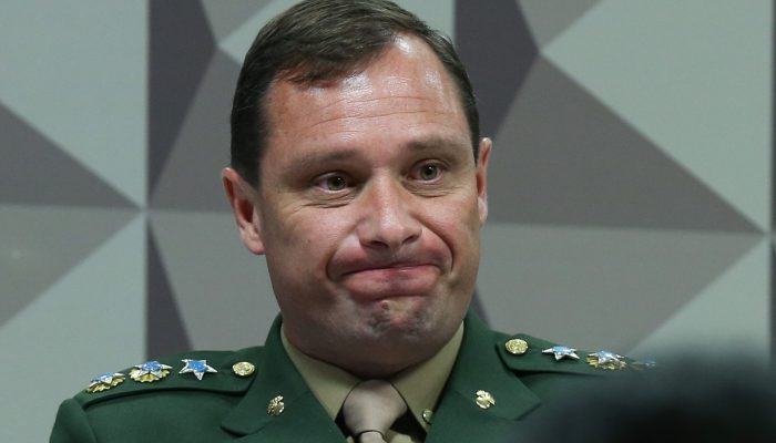15 dias. Depois, tentou um novo adiamento, mas o pedido foi negado pelo Exército