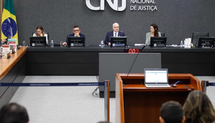 menores de 16 anos e não pode ser legitimada por meio de alvará judicial. Além d