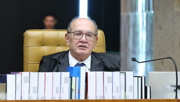 tamento dos integrantes do STF. Ele também questionou a oportunidade em que a id