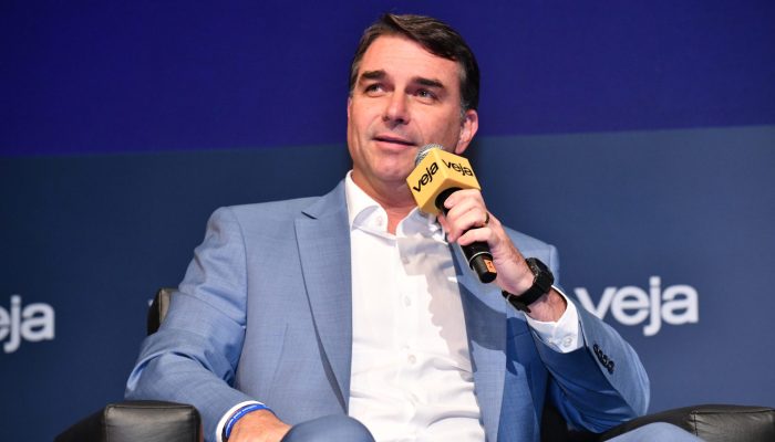 tinho, ainda não empolgam nas pesquisas de intenção de votos. Flávio havia prome