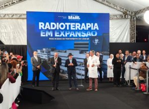 conta de um resfriado, o mandatário brincou com o público e disse que, se o Bras
