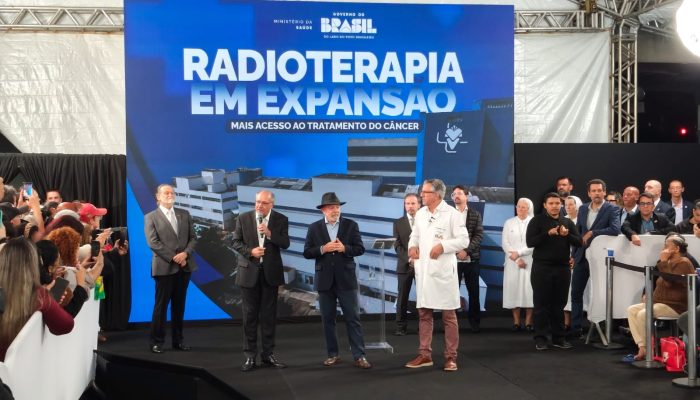 conta de um resfriado, o mandatário brincou com o público e disse que, se o Bras