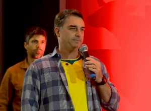 Flávio Bolsonaro, candidato presidencial do Partido Liberal, em presidente Prudente (SP) —&nbsp; (./Reprodução