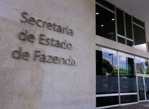 indícios de funcionarem como empresas “noteiras”, ou seja, CNPJs que existem ape