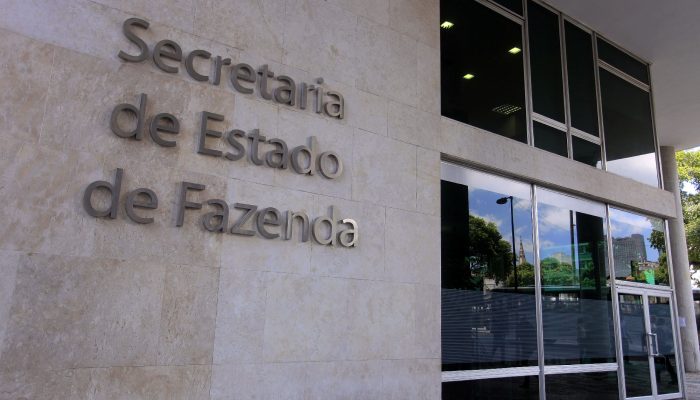 indícios de funcionarem como empresas “noteiras”, ou seja, CNPJs que existem ape