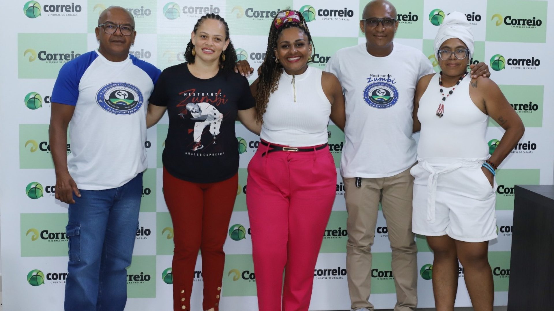 Mestre Cobrinha, graduanda Sinhá, mestranda Relva, mestrando Zumbi e graduada Maré visitaram a redação do Correio para divulgar o evento – Foto Evangelista Rocha