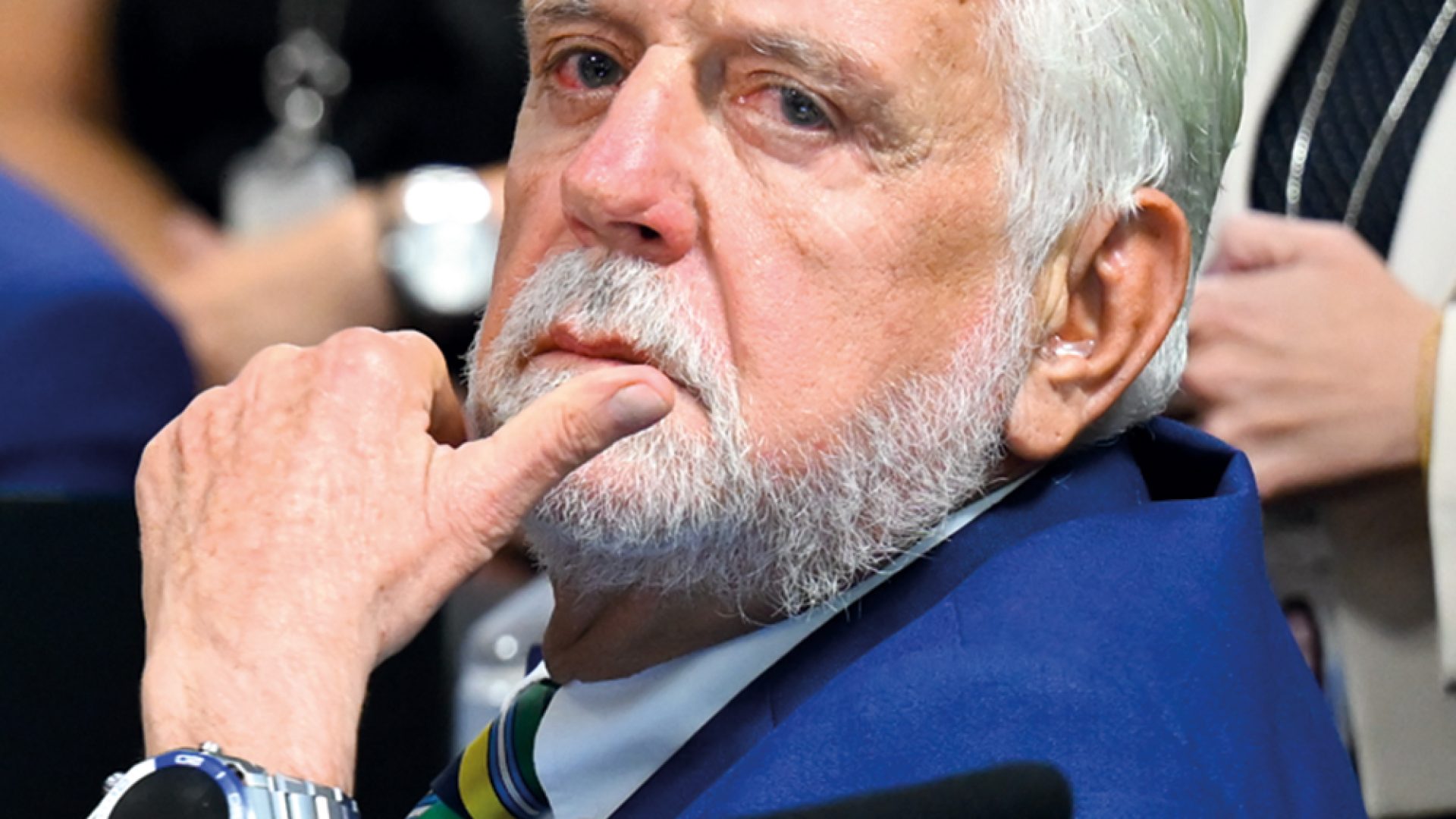 parlamentares governistas e aliados, na prática retirou o caráter terminativo do