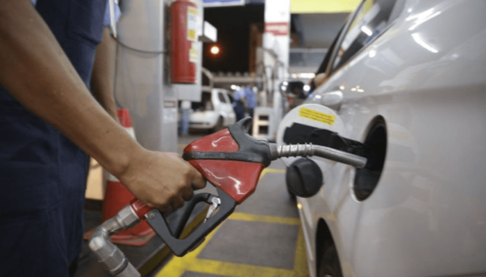 litro no preço do diesel fabricado em suas refinarias a partir desta quarta-feir