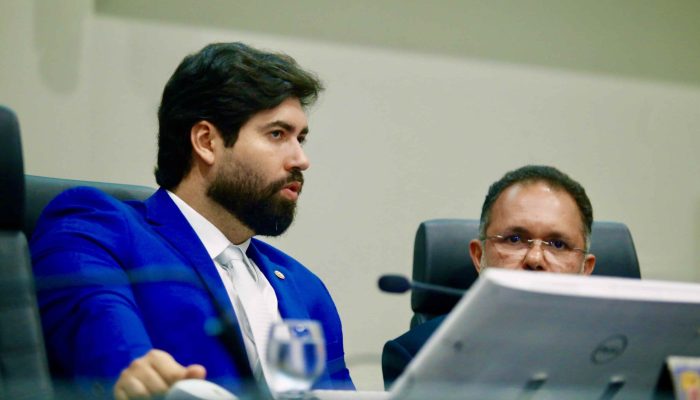 unanimidade, o Projeto de Lei nº 221/2024, do deputado Adriano Coelho (MDB), que